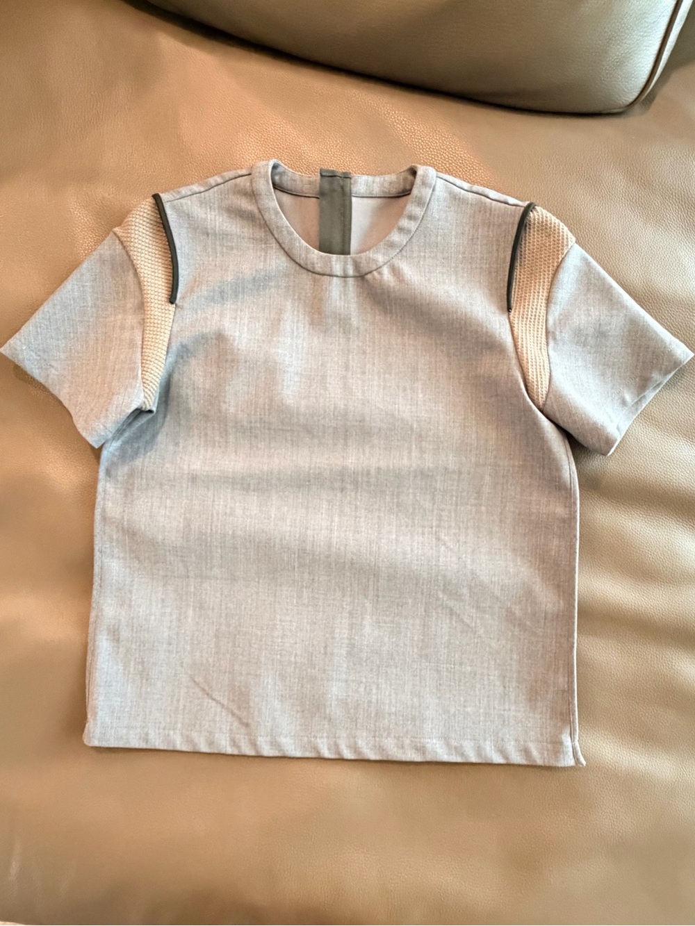 JNBY Women’s Short Sleeve Crewneck Blouses in Light Gray with Cream Accents